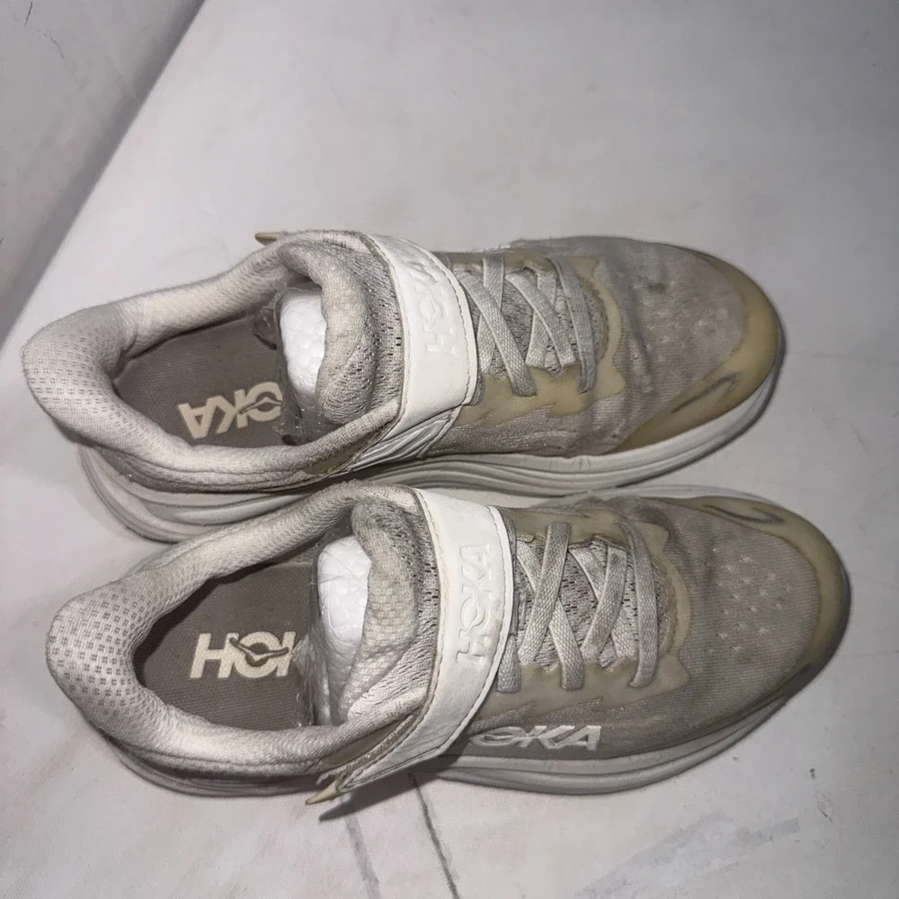 Hoka One Clifton 10 White Running Athletic Play Shoes Little Kids Size 2.5 MD